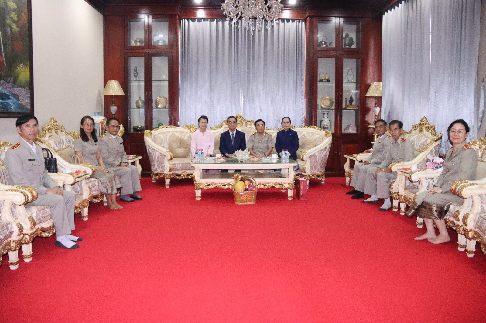 ອະດີດນາຍົກລັດຖະມົນຕີ ແລະ ລັດຖະມົນຕີກະຊວງ ສສກ ອວຍພອນບັນດາອະດີດທ່ານຄູ ເນື່ອງໃນວັນຄູແຫ່ງຊາດ 