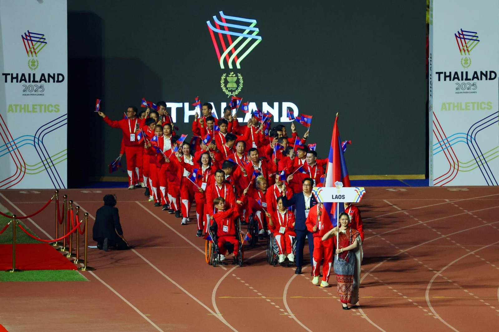 ເປີດສາກແລ້ວ ງານກິລາອາຊຽນ ພາຣາເກມ ຄັ້ງທີ 13, ສປປ ລາວ ສົ່ງທັບນັກກິລາຮ່ວມຊີງໄຊ 160 ກວ່າຄົນ ພ້ອມຕັ້ງເປົ້າຈະສູ້ຊົນຍາດໄດ້ 1 ຫຼຽນຄຳ